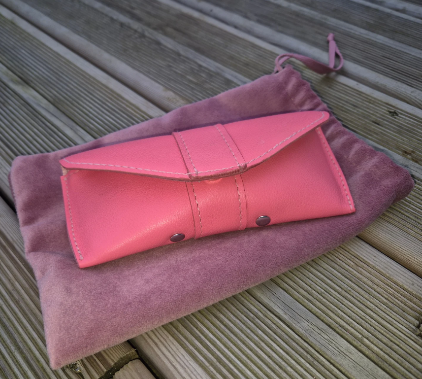 Étui à lunettes rose en cuir